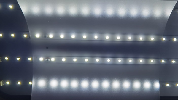 灯具使用防眩光扩散板和非防眩光板的区别（二）